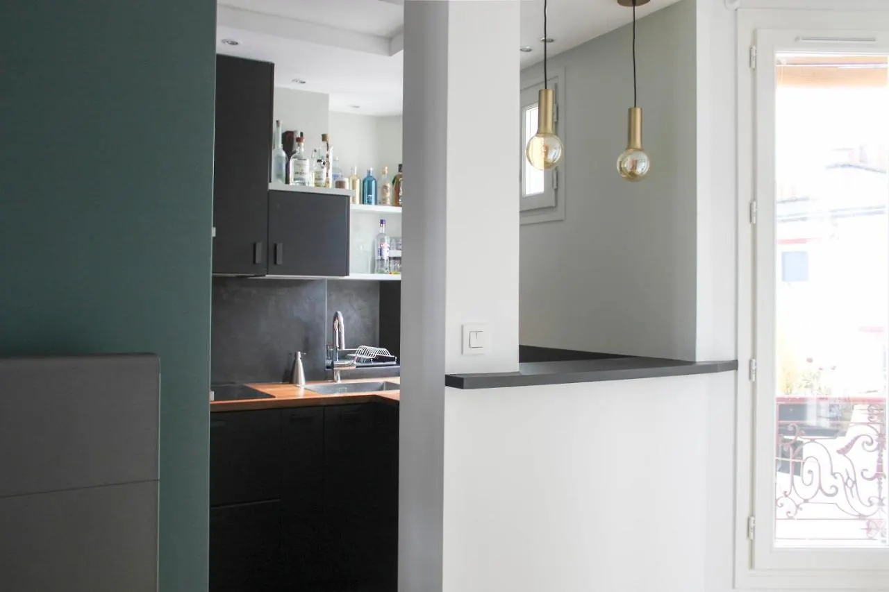 Spacious And Modern Nest With A View On Paříž Apartmán
